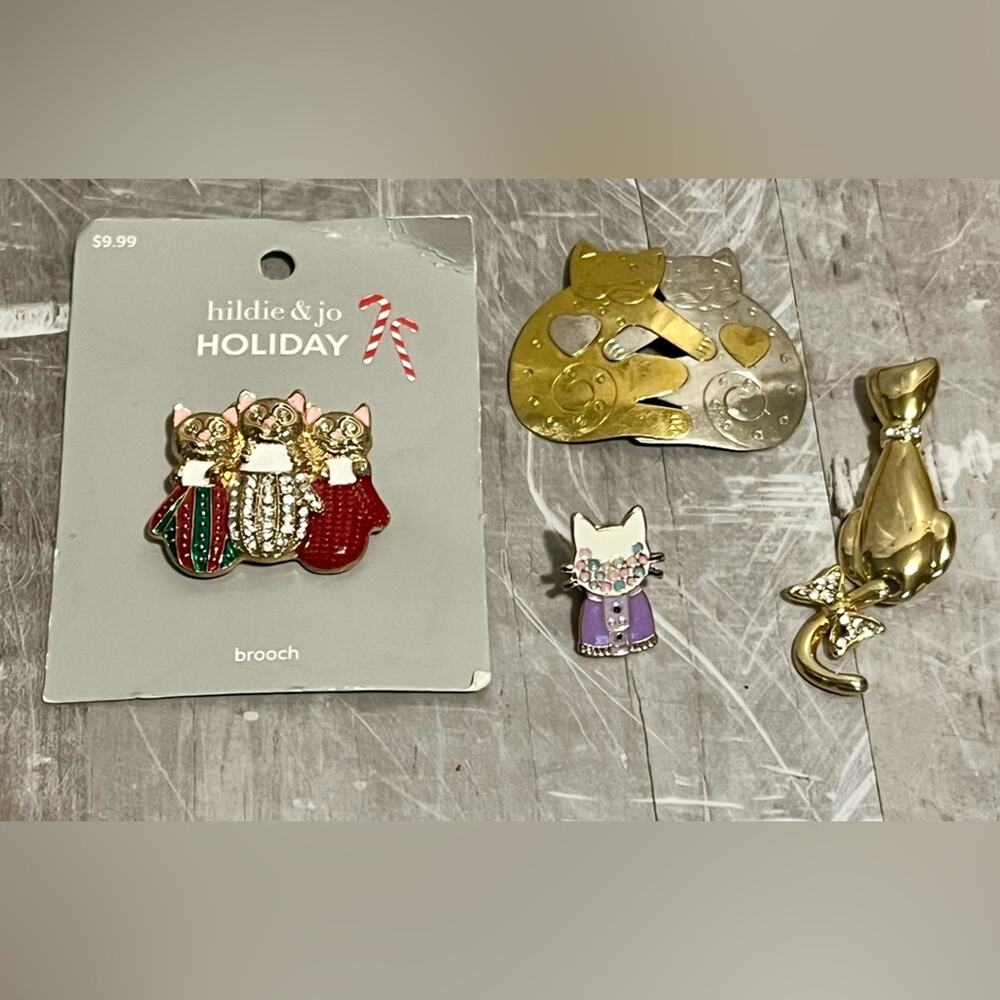 Set of 4 cat brooches/pins